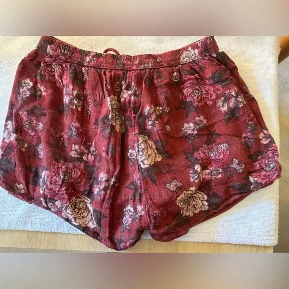 American Eagle Outfitters flowy floral shorts - Picture 6 of 9